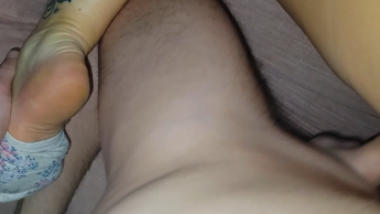 Komm auf meine weißen Socken! Footjob und ficken