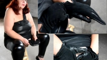 Lederhandschuhe und Muschi Masturbation