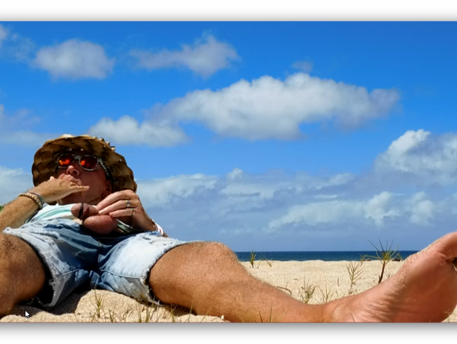 Letzten Samstag am Strand auf Oahu…ich piss mir in Hawaii in die Hose!