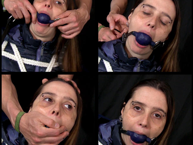 Live Anorak Knebeln mit blauem Ballgag