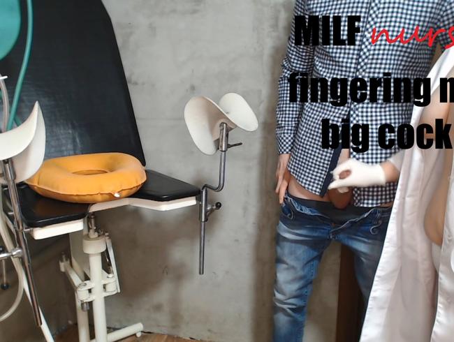 MILF Krankenschwester fingert meinen großen Schwanz