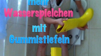 Mehr Wasserspielchen mit Gummistiefeln