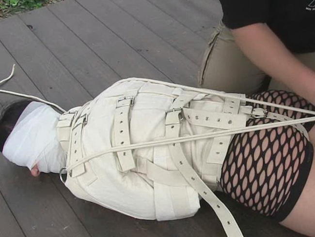 Mumifizierung – Zwangsjacke – Hogtie