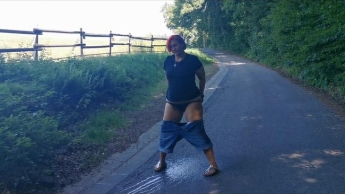 NS Dringend. Mega Menge auf die Straßen gepisst, Pinkeln.