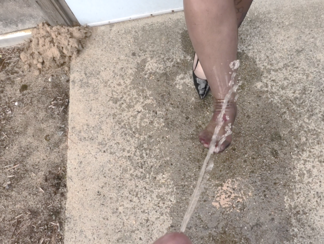 NinaVegas Total Fetish: Smoking, Balloon Burst, Nylon Pissing