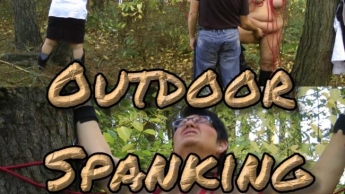 Outdoor – SPANKING im Wald