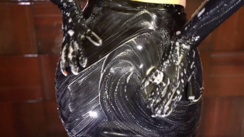 Perfekter Seifenarsch aus Latex