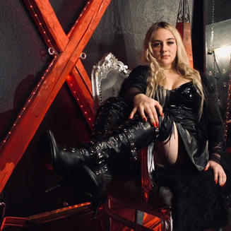 Queen_of_BDSM