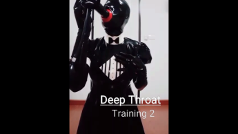 Rubberdoll Katie Zeigen Sie Ihre Deepthroat-Fähigkeiten