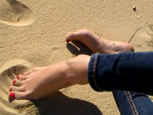 Schöne Füße im Strand Sand