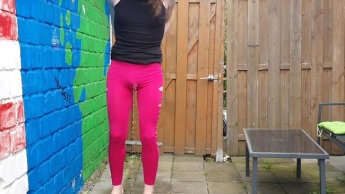 User-Wunsch: Durch die Leggins gepisst!