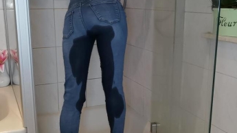 Userwunsch Natursektliebhaber Jeans eingenässt