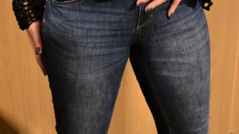 Userwunsch erfüllt!!! Geil in meine enge Jeans gepisst!