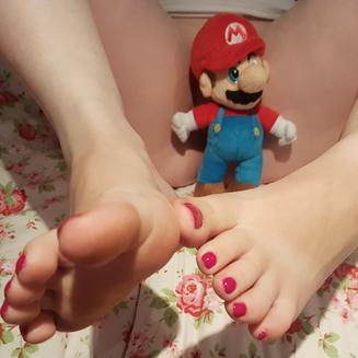 emili-feet