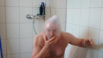 Die geile Dusche mit der Pisse 2