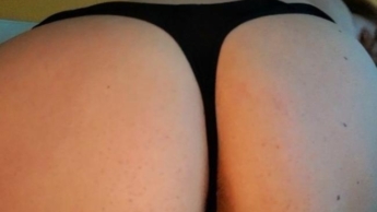 Feuchter Tanga für User