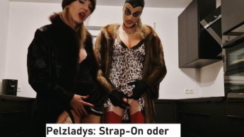 Pelzladys: Strapon oder echter Schwanz?