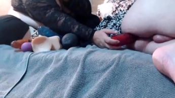 Wir vor der Cam und Sven hat einen Dildo im Arsch