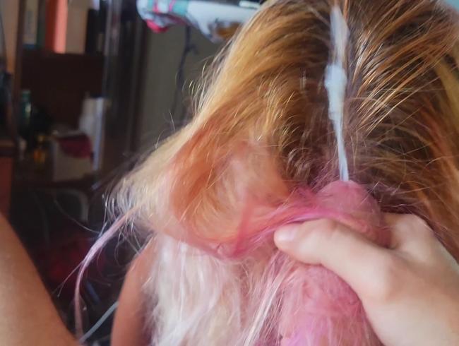 Zum ersten Mal mache ich einen Stiefsohn-Haarjob, Sperma auf meinen Haaren (kein Ton)