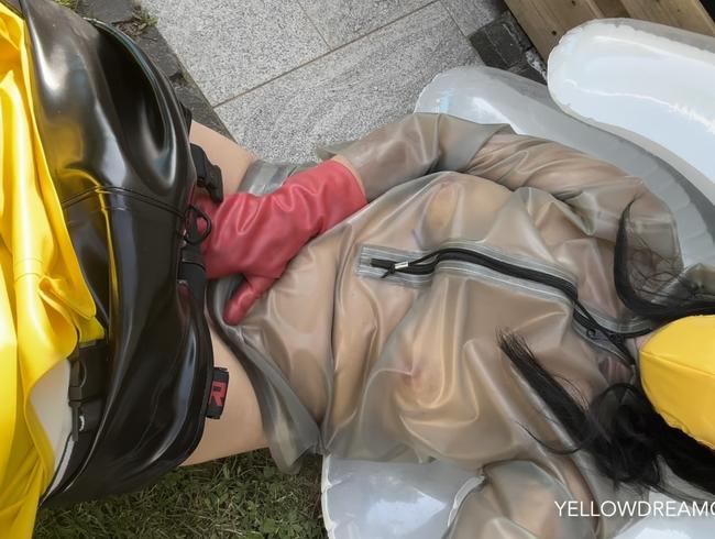 Heavy Rubber Wathose, Regenhose drüber, Latexhoodie, Latexhandschuhe all das macht mich mega heiß