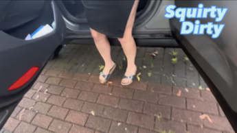Schneller Piss auf dem Parkplatz