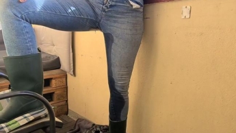 Jeanspiss mit Gummistiefel