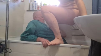 Ich piss ihn an in Grüner Jacke