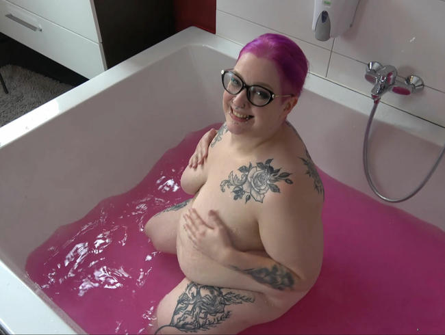 Ich werde im Scheimbad vollgepisst – meine erste Golden Shower von einem Mann!