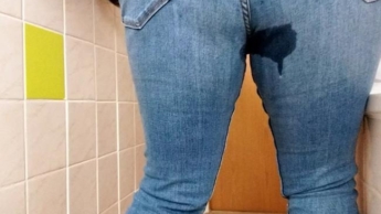 Pisse für Dich in meine neue Jeans