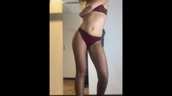 Latex Shine – vergessen wir meinen rubinroten Bikini nicht