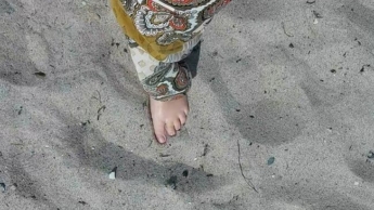 Barfuß am Strand und im Meer