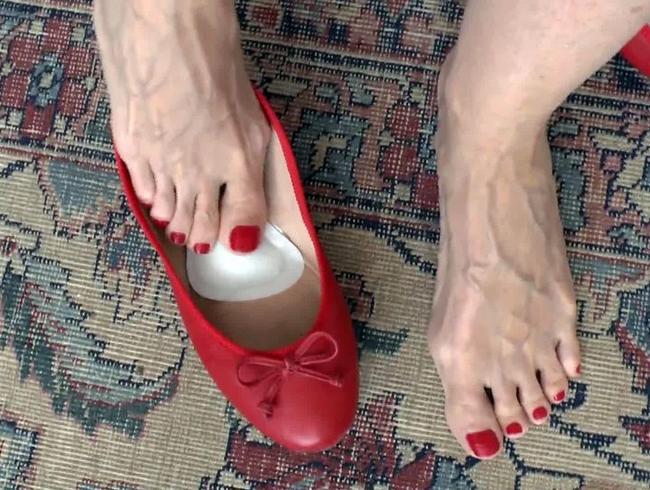 T-Pelotten und rote Ballerinas!