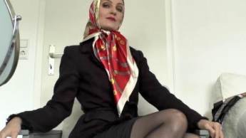 5 elegante neue Satin Kopftücher zum schwarzen Kostüm
