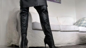 Ballbusting Pov Training schwarze enge hohe Lederstiefel