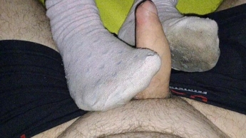 Fussjob mit stinkesöckchen