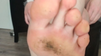 Ich habe schmutzige Socken und Füße ????
