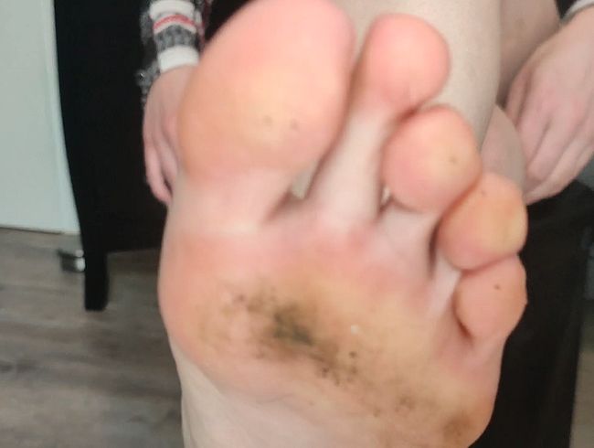 Ich habe schmutzige Socken und Füße ????