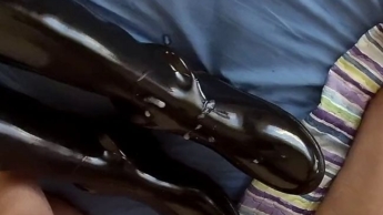 POV: Hunters Gummistiefel ficken und Sperma lecken