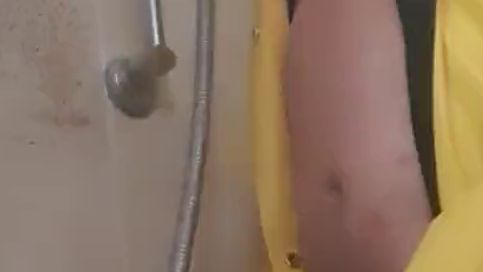 Und nun schön duschen aus geilem weichen Gummi