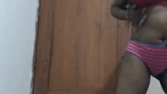 Heiße nackte Stripperin genießt es, wenn ich mich sinnlich für dich ausziehe.