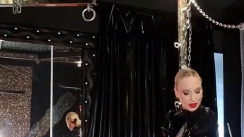 Latex Facesitting