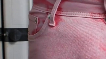 Meine pastell-rosa Stretchy Jeans Größe 26 wird nass eingeweiht
