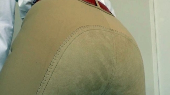 POV: Sexy Reithosen-Hintern verwöhnen und gleichzeitig onanieren