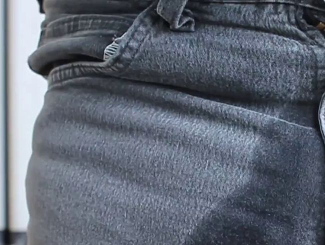 Uralte 80er Stretch-Jeans rausgeholt und eingepisst.