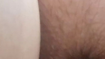 Sieh zu wie mein Natursekt aus mir raus läuft