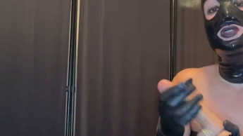 Dominante Wichsanweisung! Eier abbinden! Jetzt! Schwanz in die Hand! Herrin Nicole zählt runter! 2/2