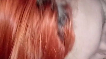 Ich gebe ihm einen schlampigen Blowjob, um den Tag mit Energie zu beginnen