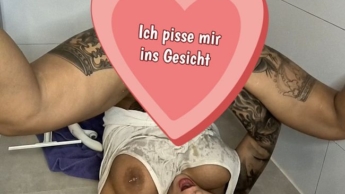 Ich pisse mir ins Gesicht
