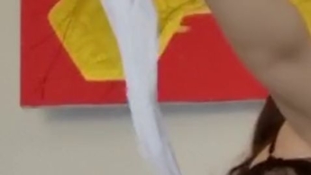 Höschen zwischen der Muschi und dem Arsch. Ich bin verrückt, voller Gegenstände zu sein
