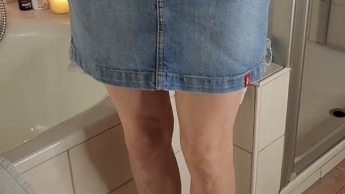 Schau mir zu wie ich meine Beine rasiere und meine Füße wasche